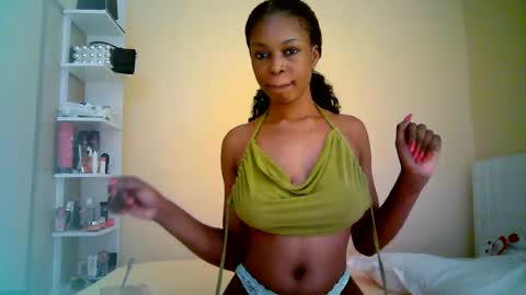 Snapshot of ebonytanqueen chatting on 06/16/26, 01:52 ebonytanqueen online show from 06/16/26, 01:52