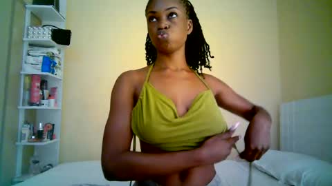 Snapshot of ebonytanqueen chatting on 06/30/26, 04:35 ebonytanqueen online show from 06/30/26, 04:35
