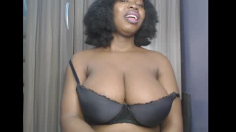 Snapshot of ebonyx_dripqueen chatting on 03/28/26, 06:35 Loveth online show from 03/28/26, 06:35