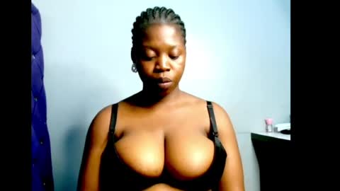 Snapshot of ebonyx_dripqueen chatting on 05/22/26, 08:58 Loveth online show from 05/22/26, 08:58