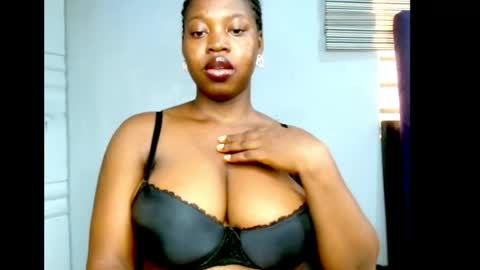 Snapshot of ebonyx_dripqueen chatting on 05/24/26, 06:40 Loveth online show from 05/24/26, 06:40
