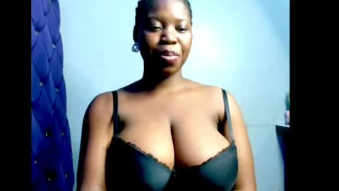 Snapshot of ebonyx_dripqueen chatting on 05/24/26, 08:03 Loveth online show from 05/24/26, 08:03