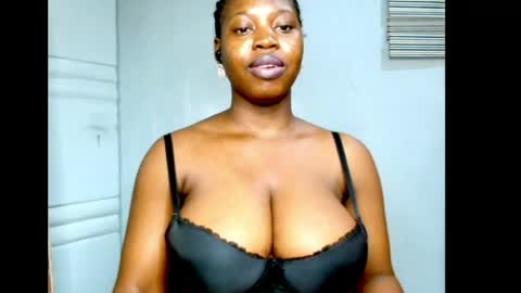 Snapshot of ebonyx_dripqueen chatting on 05/25/26, 08:09 Loveth online show from 05/25/26, 08:09