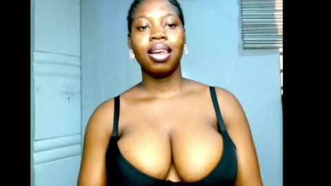 Snapshot of ebonyx_dripqueen chatting on 05/27/26, 06:10 Loveth online show from 05/27/26, 06:10