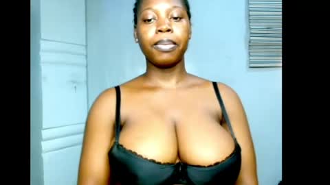 Snapshot of ebonyx_dripqueen chatting on 05/29/26, 07:28 Loveth online show from 05/29/26, 07:28
