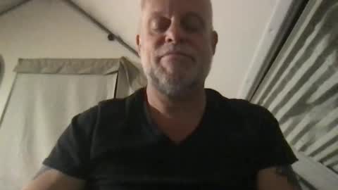 Snapshot of ecstaticz chatting on 11/17/25, 02:39 Z online show from 11/17/25, 02:39