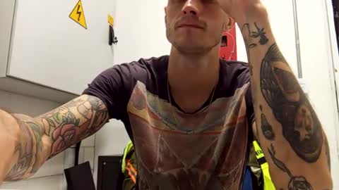 Snapshot of ed_big_cock chatting on 03/09/25, 01:15 Edd Gallego online show from 03/09/25, 01:15