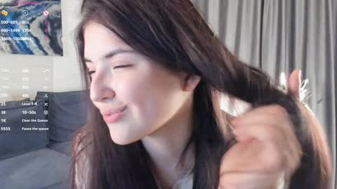 Snapshot of edabayse chatting on 12/23/24, 08:36 Viola online show from 12/23/24, 08:36