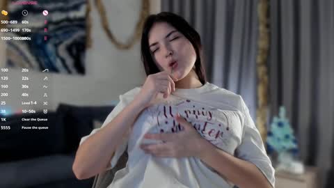 Snapshot of edabayse chatting on 12/25/24, 02:13 Viola online show from 12/25/24, 02:13