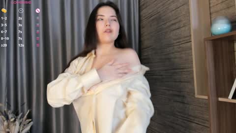 Snapshot of edabayse chatting on 02/06/25, 01:21 Viola online show from 02/06/25, 01:21