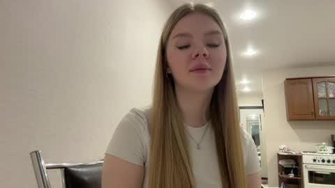 Mia online show from 04/08/26, 12:49