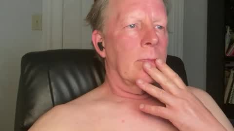Snapshot of eddygl1968 chatting on 06/22/26, 02:13 Eddy online show from 06/22/26, 02:13
