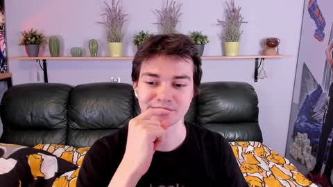 Snapshot of edgar_luck chatting on 12/05/24, 01:14 Edgar online show from 12/05/24, 01:14