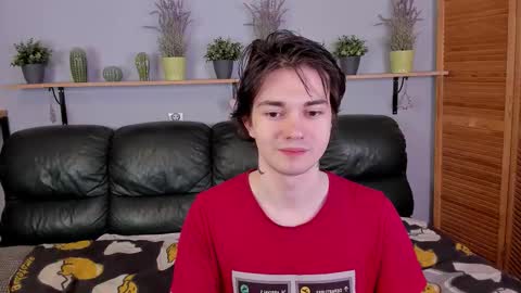 Snapshot of edgar_luck chatting on 10/15/25, 11:05 Edgar online show from 10/15/25, 11:05