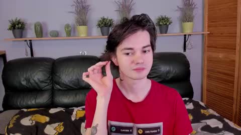 Snapshot of edgar_luck chatting on 10/19/25, 02:45 Edgar online show from 10/19/25, 02:45