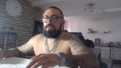 edgarram83 online show from 11/10/25, 08:08