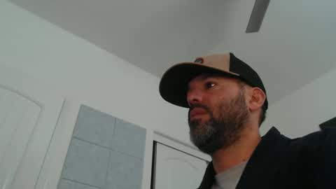 Snapshot of edge_masters chatting on 01/01/25, 04:07 EdgeM online show from 01/01/25, 04:07