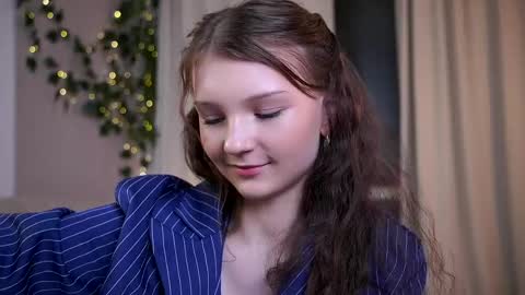 Lisa  online show from 04/05/26, 10:51