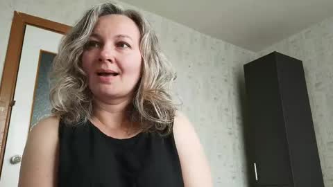 Snapshot of edithmanning chatting on 05/13/26, 06:00 edithmanning online show from 05/13/26, 06:00