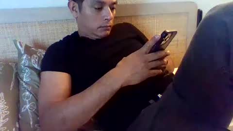 eduardo0084 online show from 02/04/25, 07:11