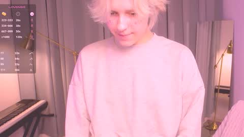 Snapshot of edward_holy chatting on 12/04/24, 07:06 Edward online show from 12/04/24, 07:06