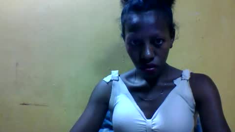 Snapshot of edwige770943 chatting on 04/21/26, 02:15 edwige770943 online show from 04/21/26, 02:15