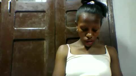 Snapshot of edwige770943 chatting on 04/25/26, 04:26 edwige770943 online show from 04/25/26, 04:26