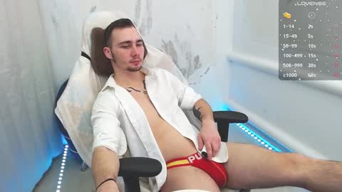 Snapshot of eesprit chatting on 02/08/25, 04:25 Daniel and Alex online show from 02/08/25, 04:25