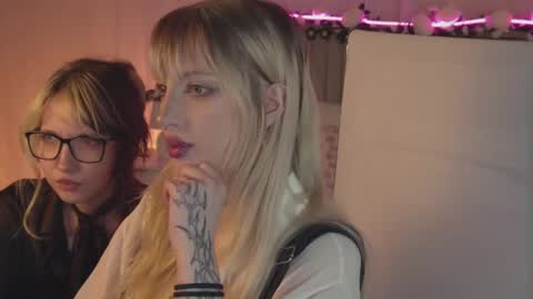 EVA NON NUDE online show from 04/19/26, 04:17