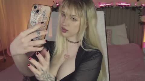 EVA NON NUDE online show from 04/23/26, 08:22