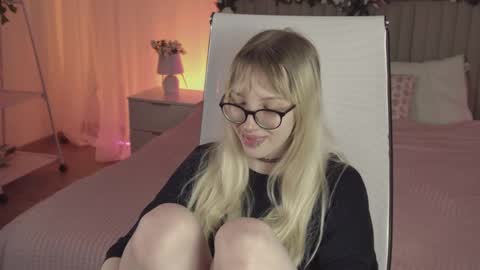 EVA NON NUDE online show from 04/25/26, 06:49
