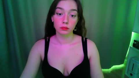 Snapshot of effie_balconii chatting on 05/03/26, 12:00 effie_balconii online show from 05/03/26, 12:00