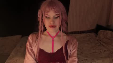 Effie Mur online show from 12/18/24, 11:19