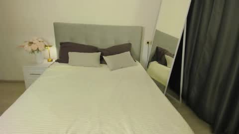 Effie Mur online show from 12/01/25, 10:31