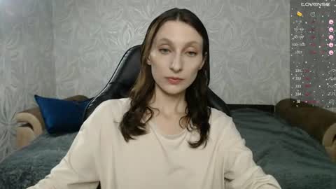 Snapshot of effy_gray chatting on 07/25/26, 04:37 Anna online show from 07/25/26, 04:37
