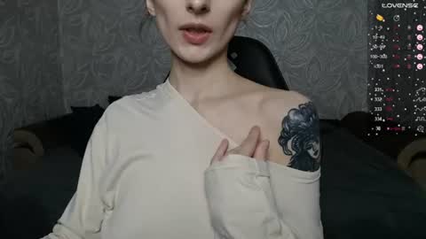 Snapshot of effy_gray chatting on 08/06/26, 06:32 Anna online show from 08/06/26, 06:32