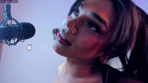 Snapshot of eiimy_ray_ chatting on 04/07/26, 04:07 Eiimy ray online show from 04/07/26, 04:07