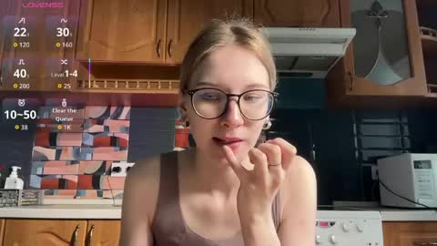 Snapshot of eileencrowday chatting on 04/20/26, 03:09 eileencrowday online show from 04/20/26, 03:09