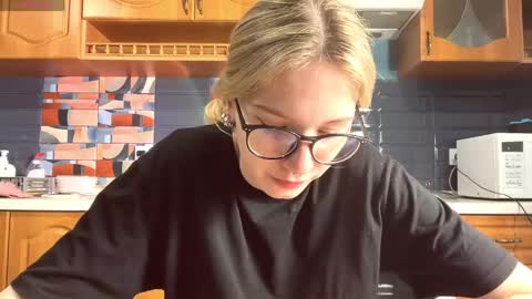 Snapshot of eileencrowday chatting on 05/06/26, 03:35 eileencrowday online show from 05/06/26, 03:35