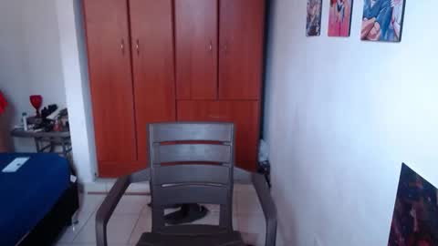 eimy_saenzz online show from 11/28/25, 02:31