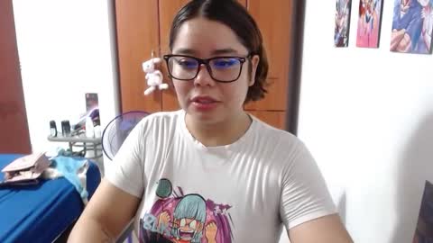 eimy_saenzz online show from 12/14/25, 02:06