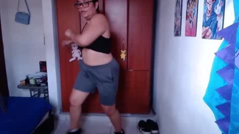 eimy_saenzz online show from 12/19/25, 06:37