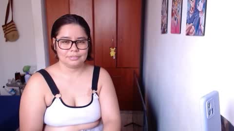 eimy_saenzz online show from 02/10/26, 06:01