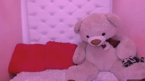 Snapshot of eimy_skinny chatting on 05/13/26, 01:30 eimy online show from 05/13/26, 01:30
