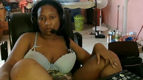 Eirondra Valeen online show from 04/07/26, 06:41