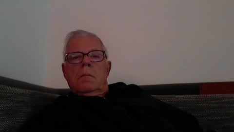 eisbaer1957 online show from 10/19/25, 07:20