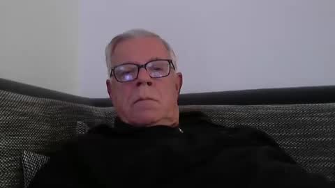 eisbaer1957 online show from 11/30/25, 08:07