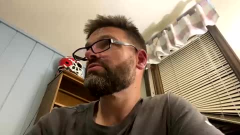 Snapshot of ejbooker11 chatting on 10/27/25, 04:38 PiedPiper online show from 10/27/25, 04:38