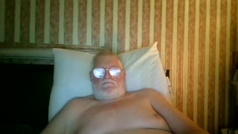 Snapshot of eketman1964 chatting on 09/17/25, 10:22 eketman1964 online show from 09/17/25, 10:22