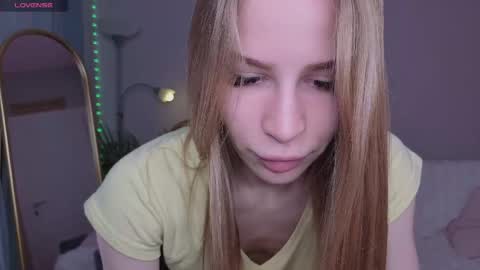 Snapshot of el1s_evans chatting on 04/27/26, 10:02 please read my bio there is information about private shows and about my personality online show from 04/27/26, 10:02